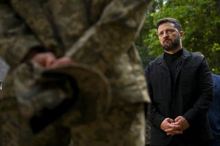 Volodymyr Zelensky meets a soldier involved in Operation Interflex at 10 Downing Street in London